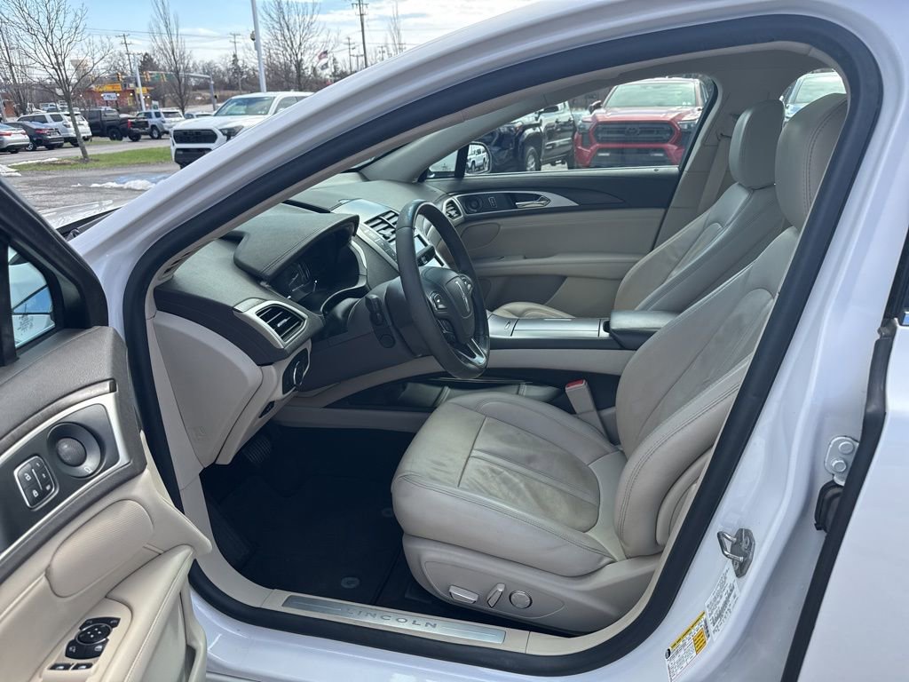 Used 2020 Lincoln MKZ Reserve FWD image 9