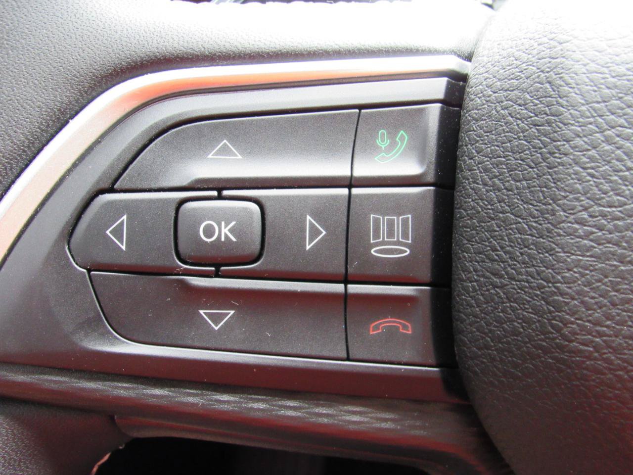 Used 2024 Jeep Grand Cherokee Laredo X AWD/4WD image 21
