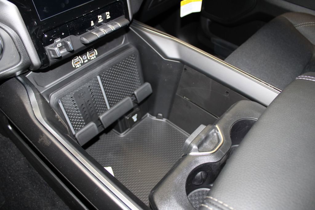 New 2026 RAM 1500 4x4 Crew Cab image 23