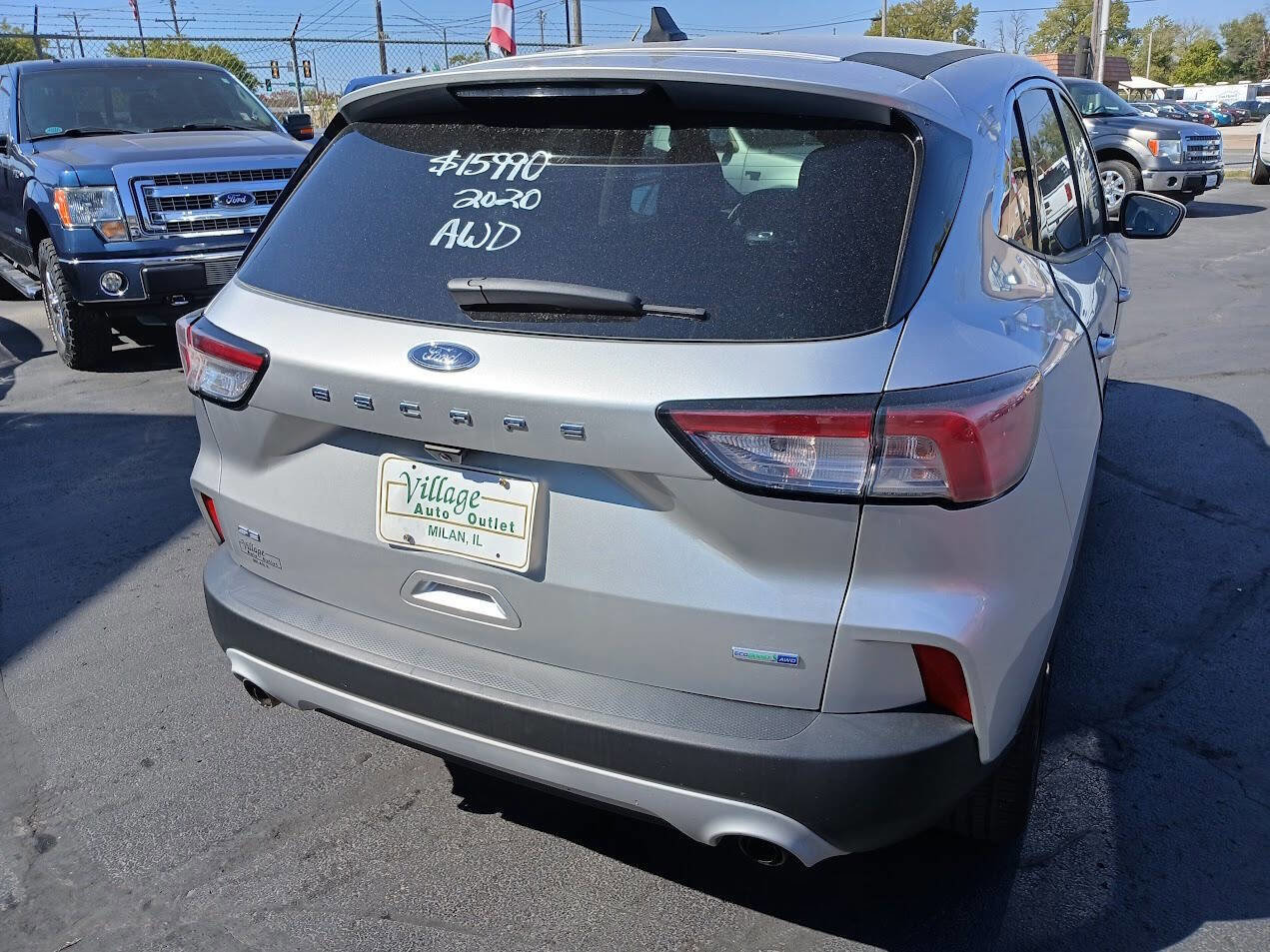 Used 2020 Ford Escape SE image 17