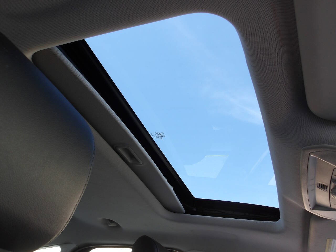Used 2015 Ford Focus Titanium FWD image 26