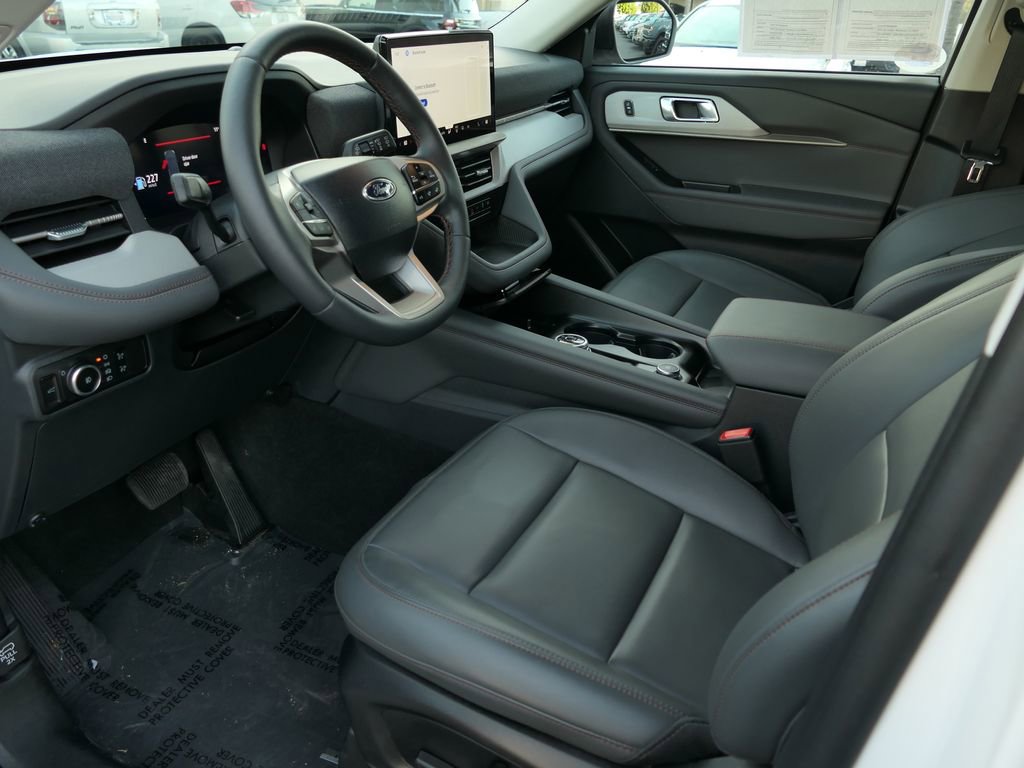Used 2025 Ford Explorer Active w/ Active Comfort Package image 13