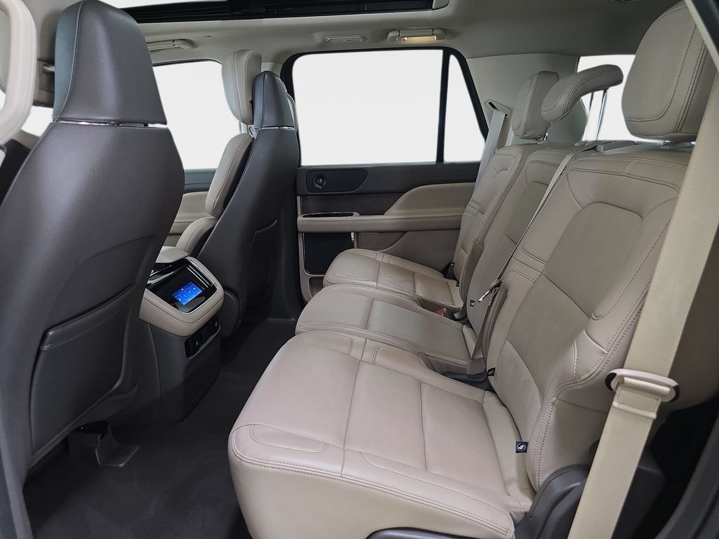 Used 2024 Lincoln Navigator Reserve AWD/4WD image 14