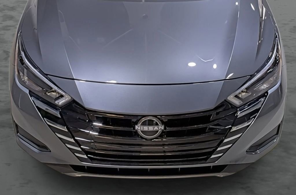 Used 2025 Nissan Versa S w/ Trunk Package image 17