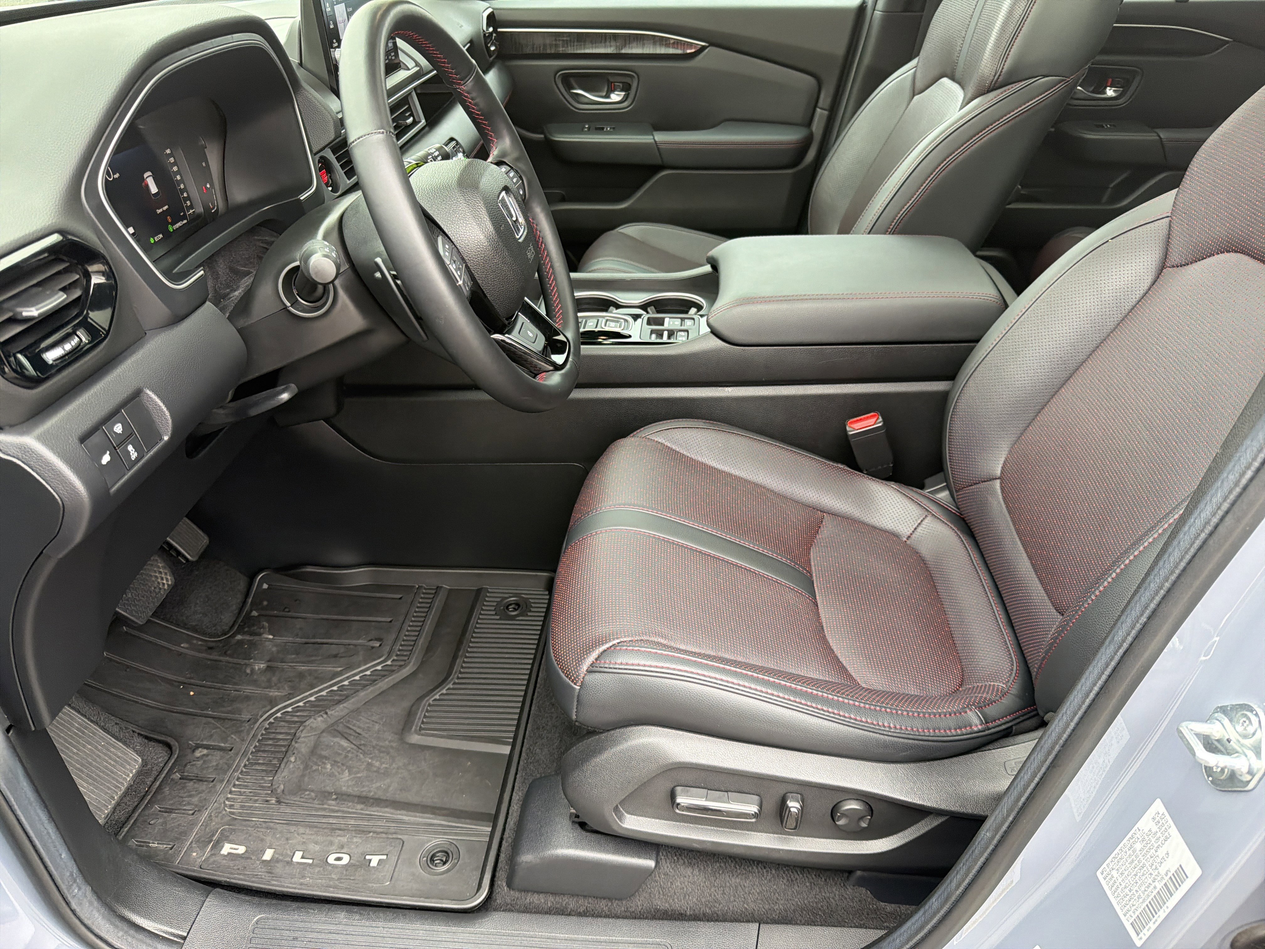 Used 2025 Honda Pilot Black Edition image 19