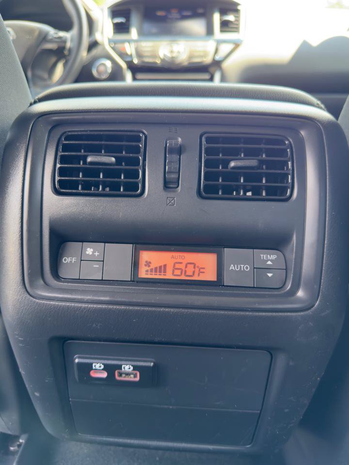 Used 2020 Nissan Pathfinder SV AWD/4WD image 16