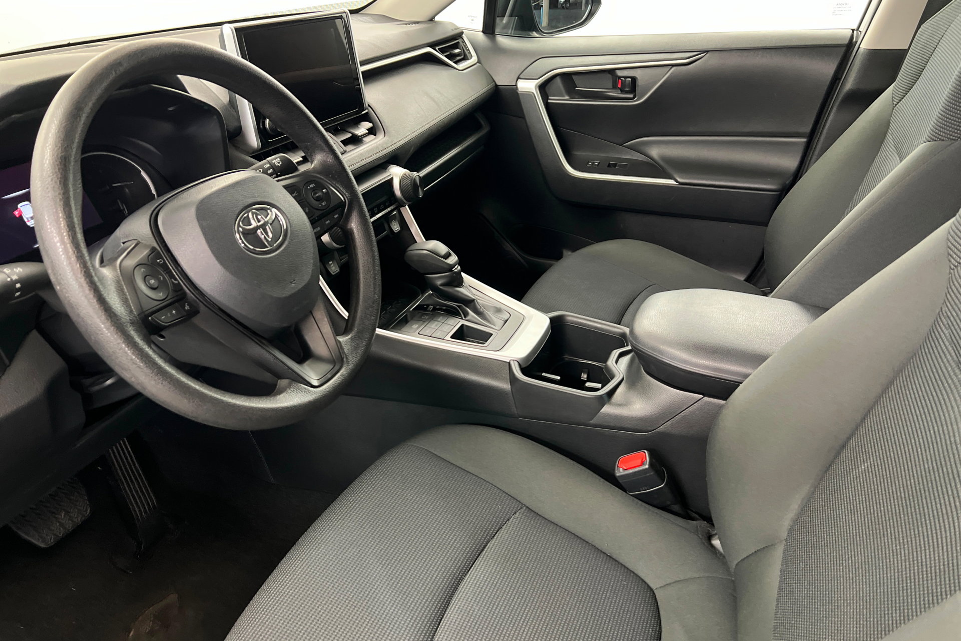 Used 2024 Toyota RAV4 LE image 16