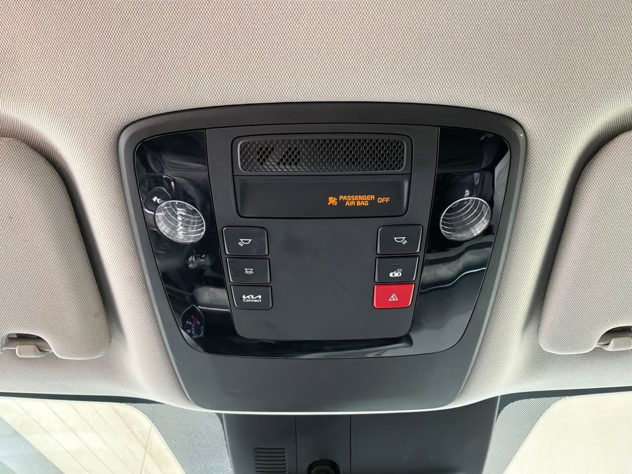 Used 2024 Kia Carnival EX FWD image 17