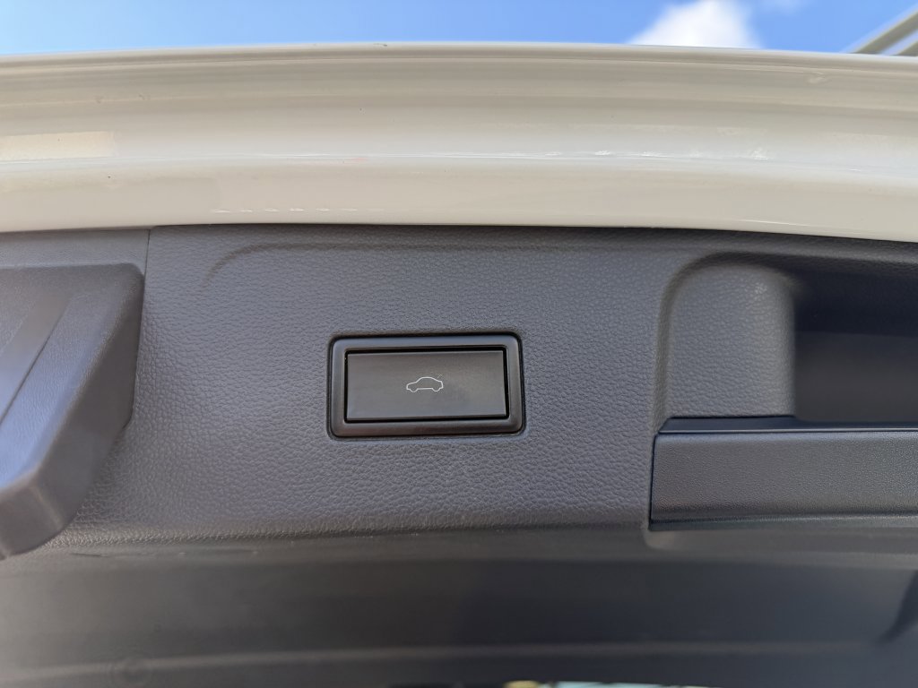 Used 2019 Volkswagen Atlas SE w/ Panoramic Sunroof Package image 37