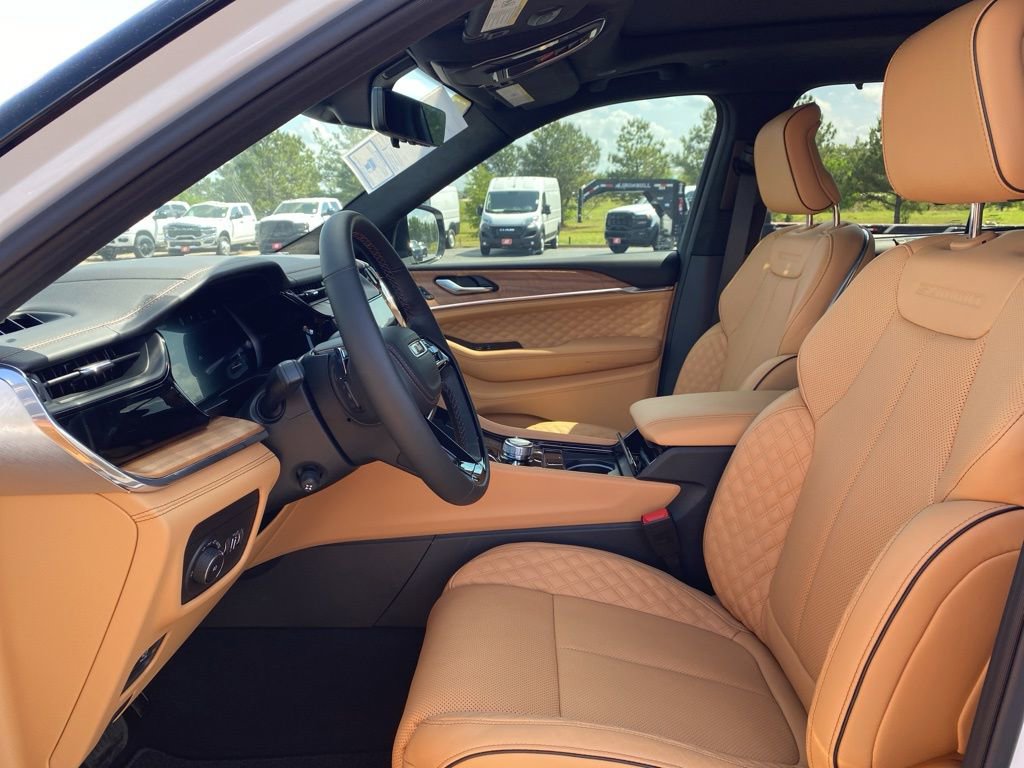 New 2026 Jeep Grand Cherokee Summit AWD/4WD image 12