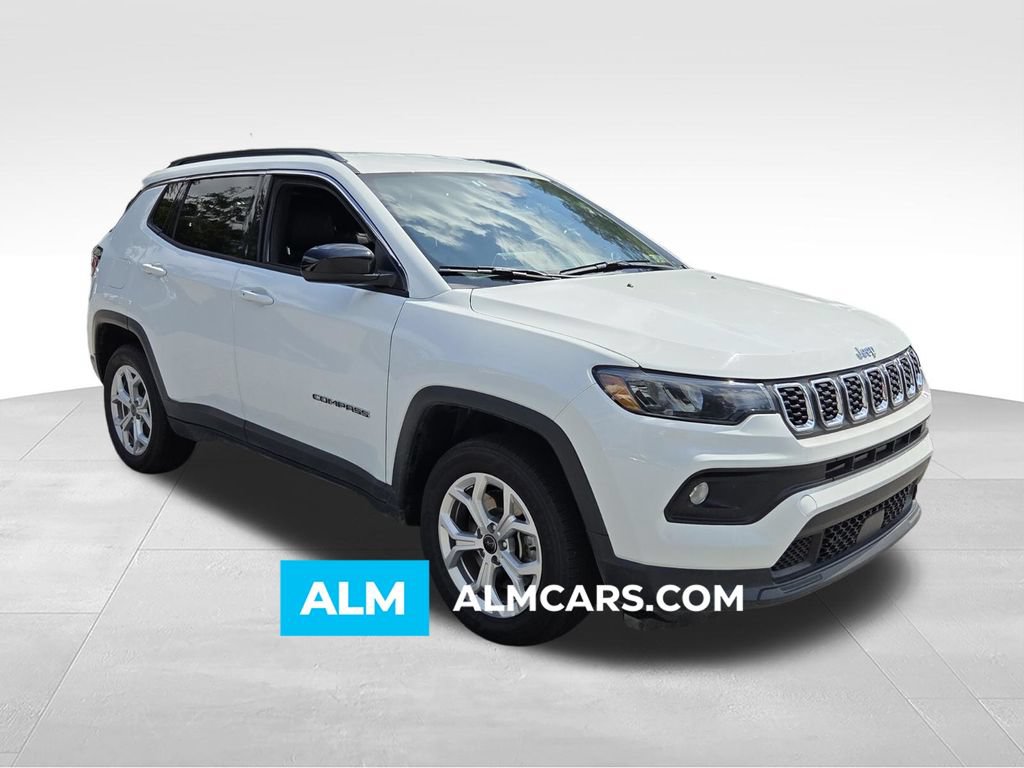 Used 2025 Jeep Compass Latitude AWD/4WD image 1
