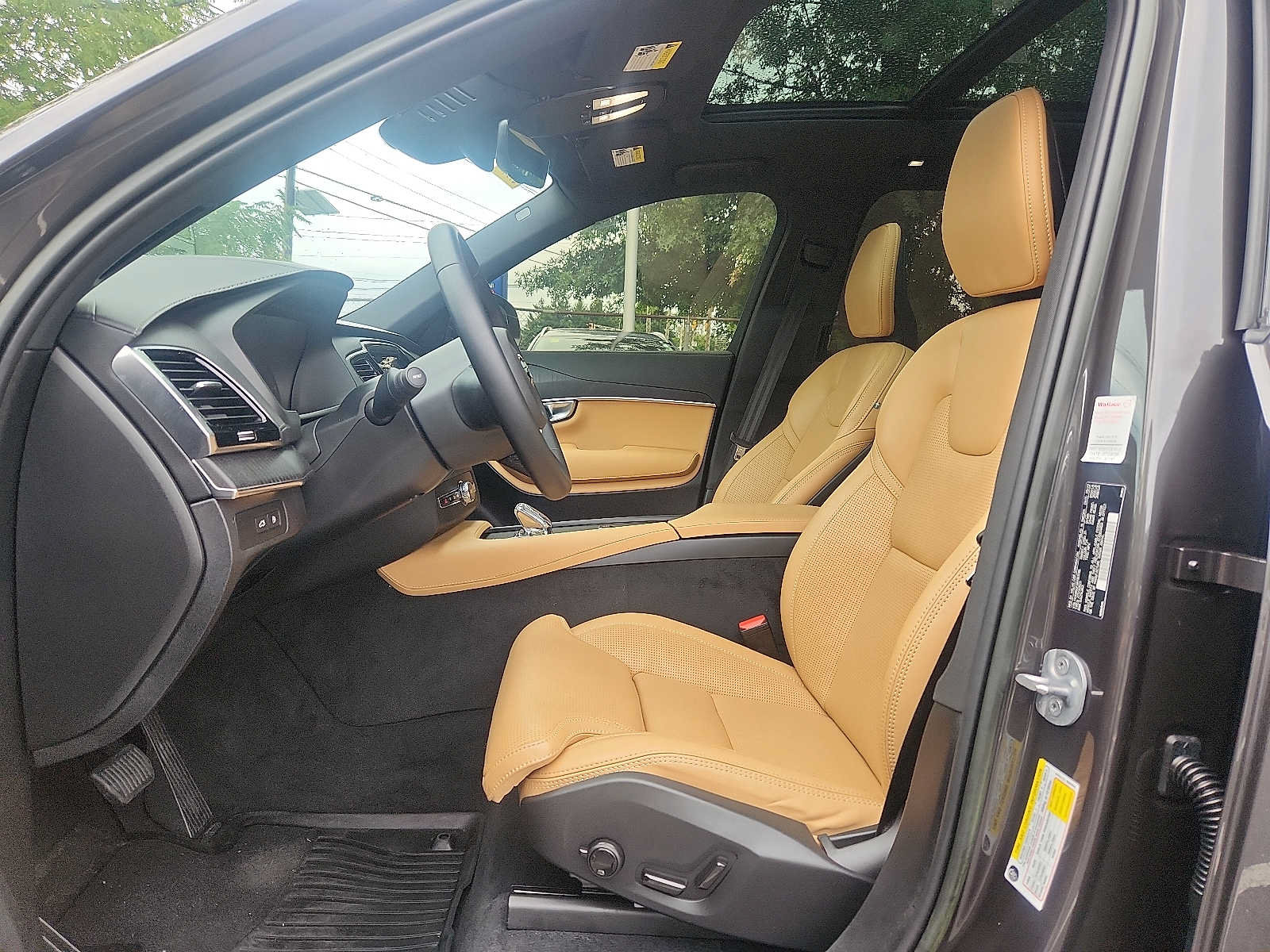 Certified 2024 Volvo XC90 T8 Ultimate w/ Protection Package Premier AWD/4WD image 13