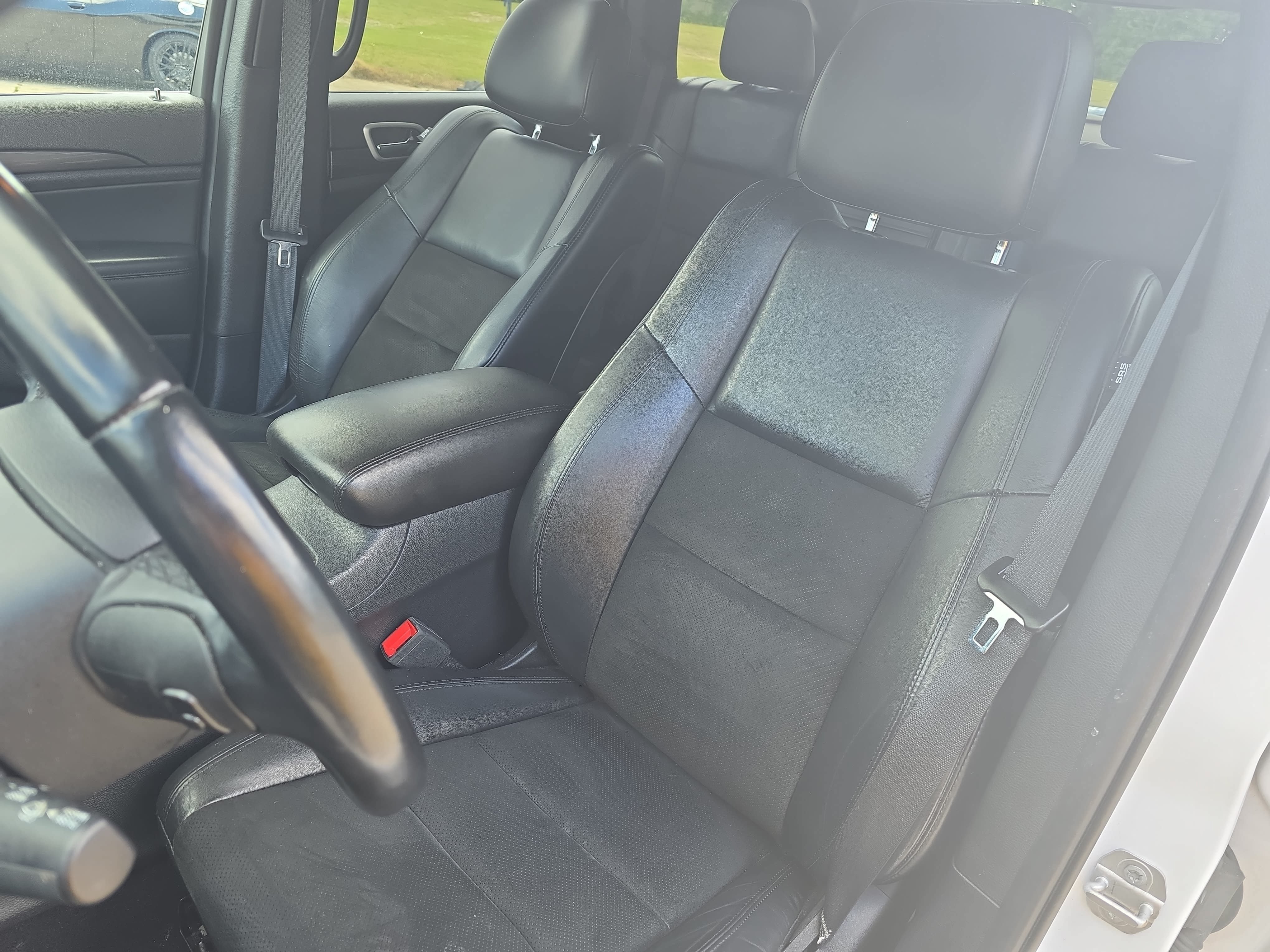 Used 2020 Jeep Grand Cherokee Laredo w/ Laredo X Package AWD/4WD image 12