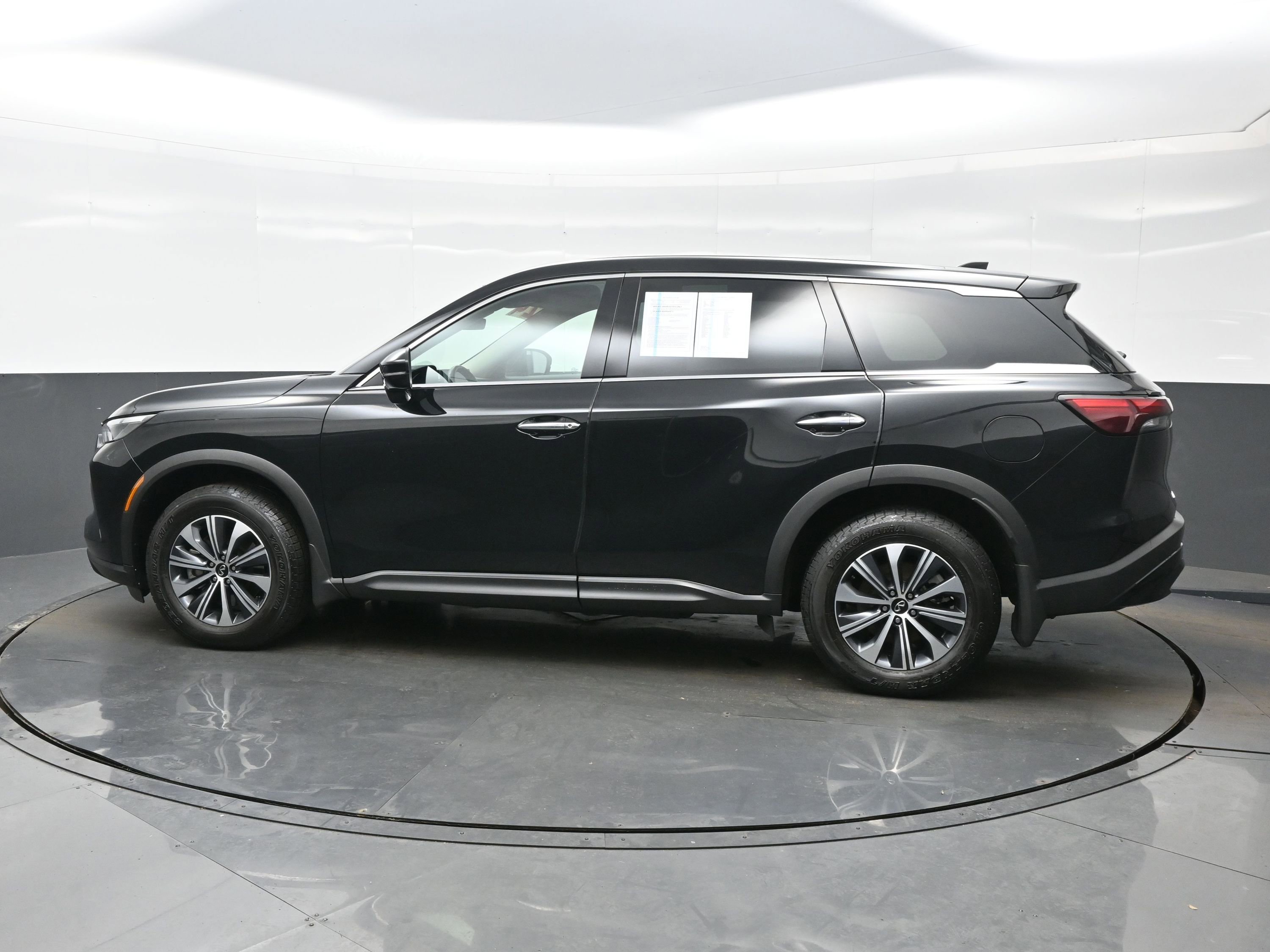 Used 2024 INFINITI QX60 Pure image 3