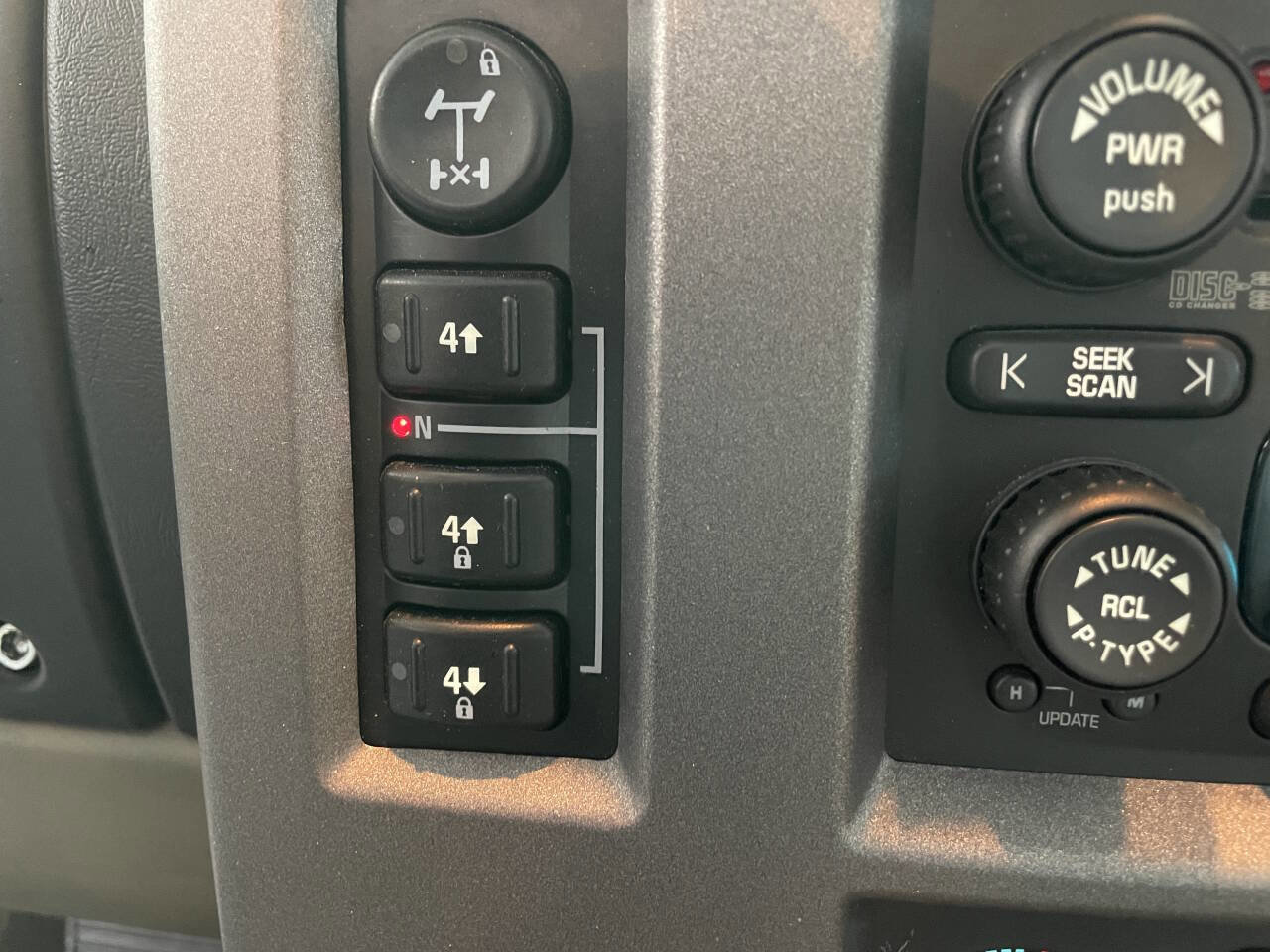 Used 2004 HUMMER H2 AWD/4WD image 24