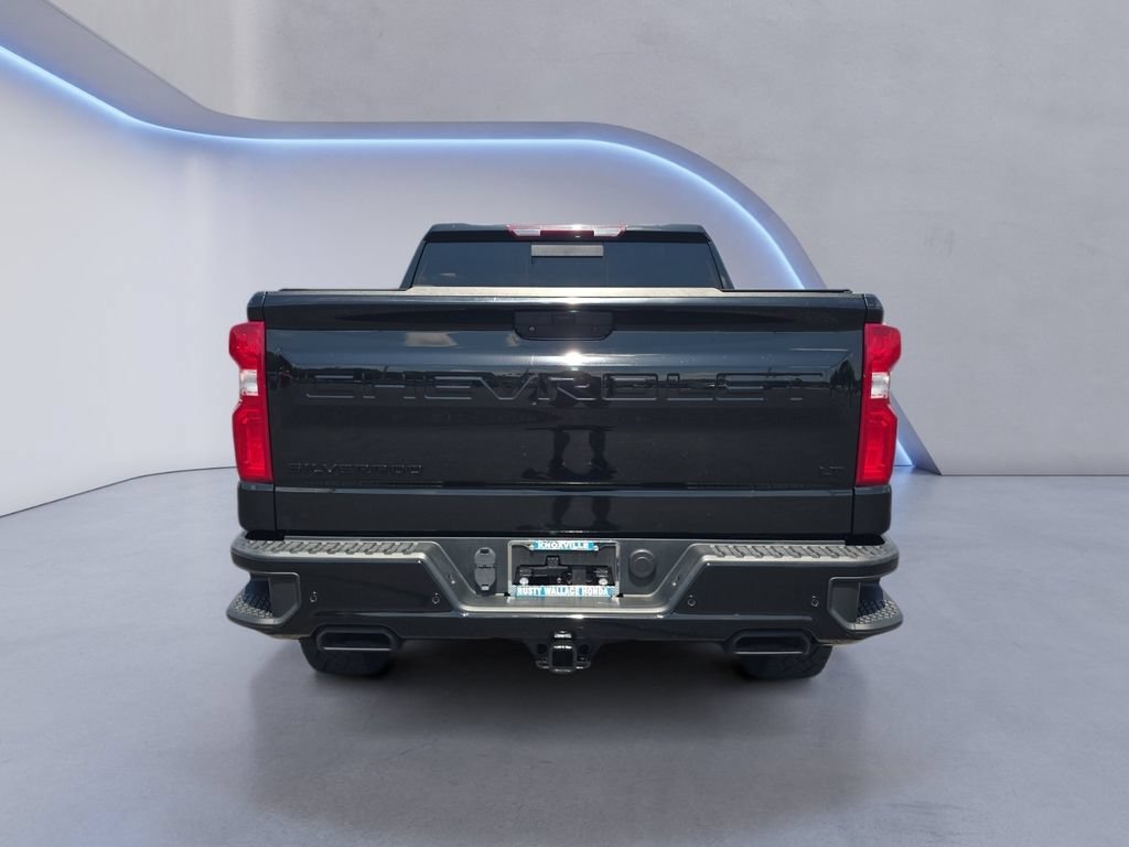 Used 2020 Chevrolet Silverado 1500 LT Trail Boss w/ Midnight Edition AWD/4WD image 4