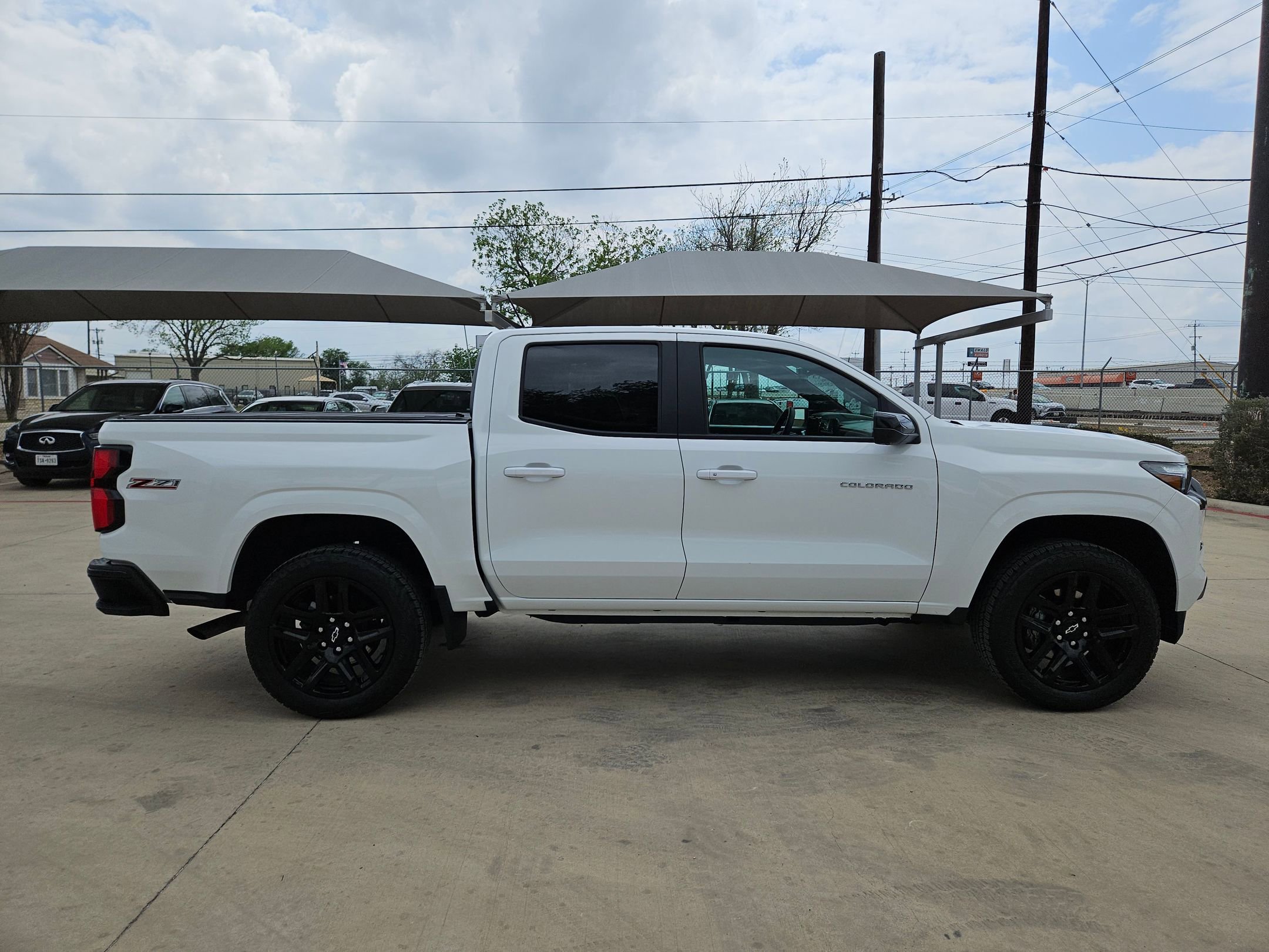 Certified 2025 Chevrolet Colorado Z71 w/ Technology Package AWD/4WD image 2