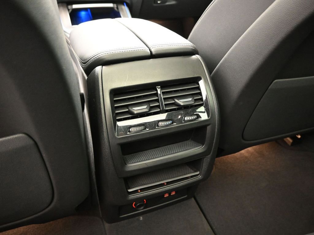 Used 2025 BMW X5 xDrive50e AWD/4WD image 21