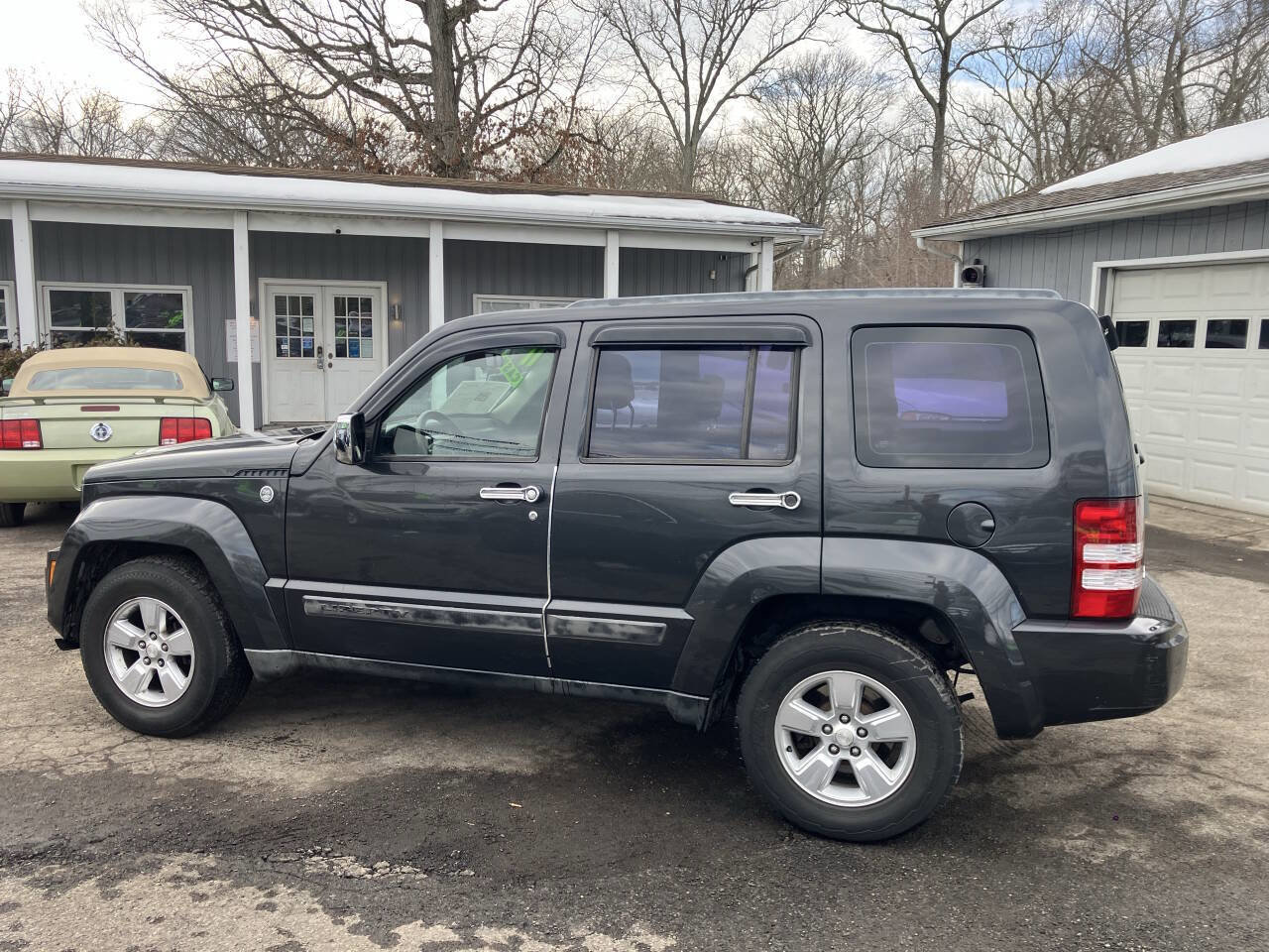 Used 2011 Jeep Liberty Sport image 8