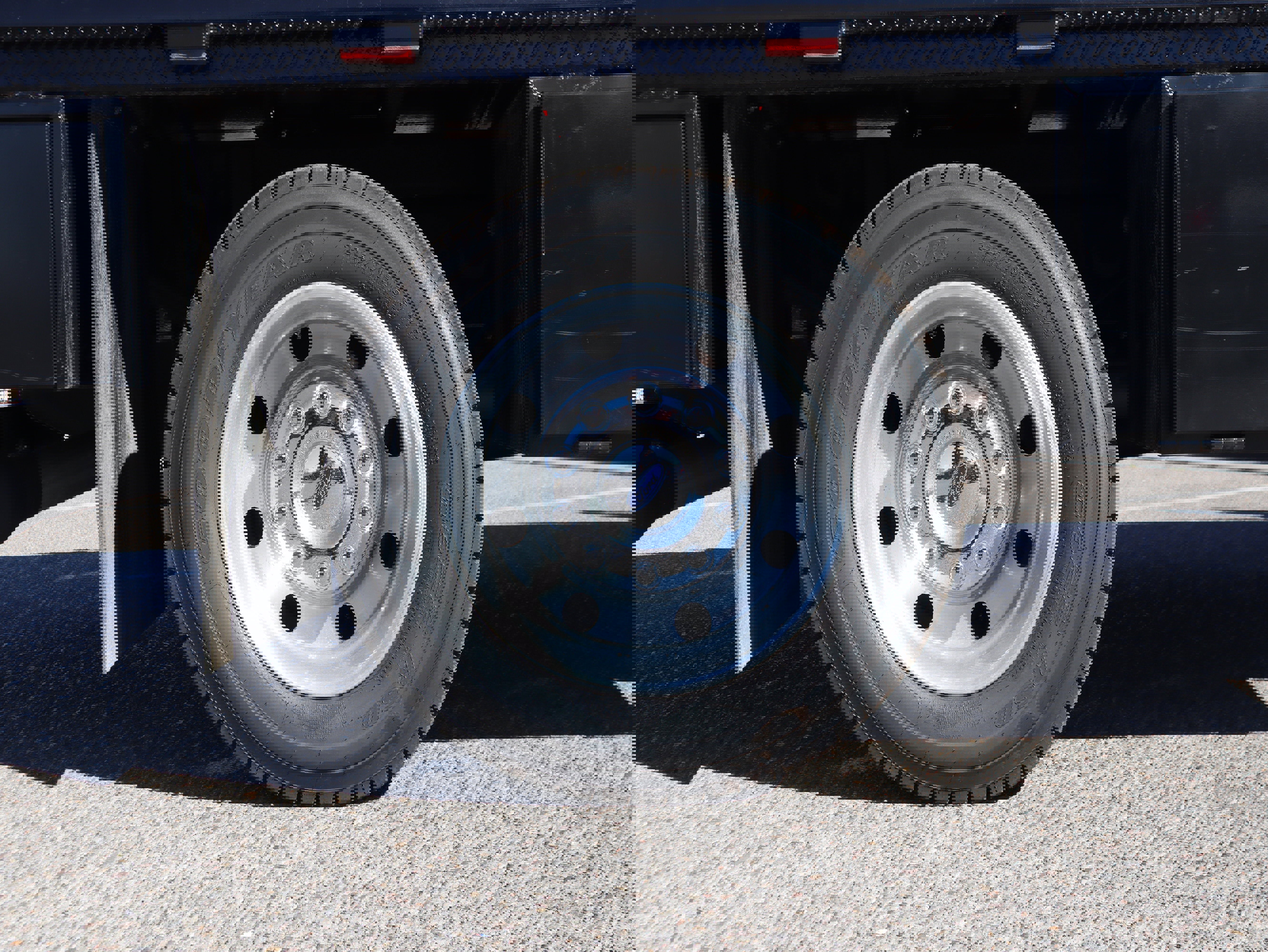 Used 2023 Ford F550 4x4 Crew Cab Super Duty image 12