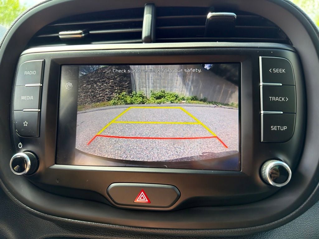 Certified 2023 Kia Soul LX w/ LX Technology Package FWD image 16