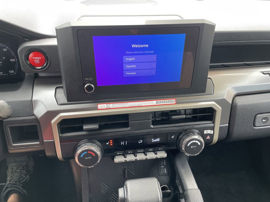 Certified 2025 Toyota Tacoma TRD Off-Road AWD/4WD image 18