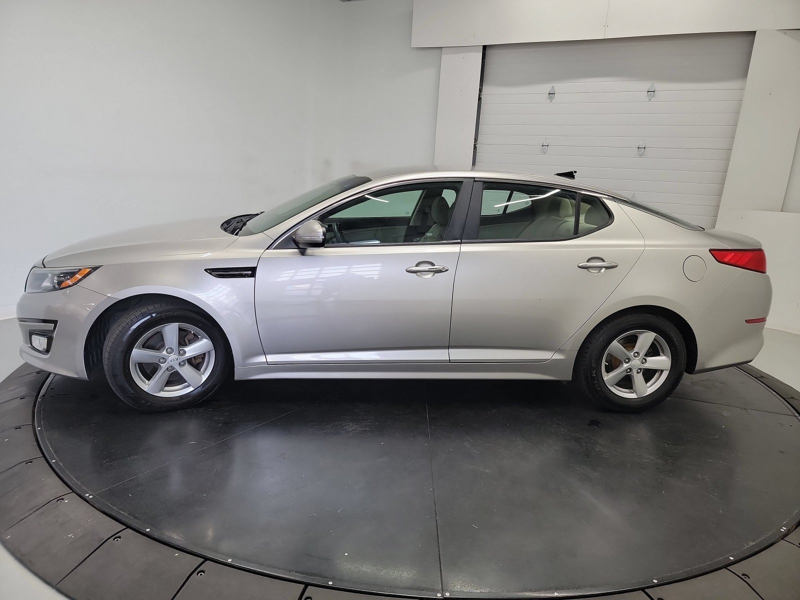 Used 2015 Kia Optima LX FWD image 4