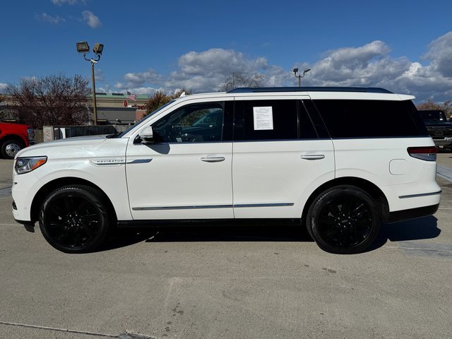 Used 2022 Lincoln Navigator Reserve image 11