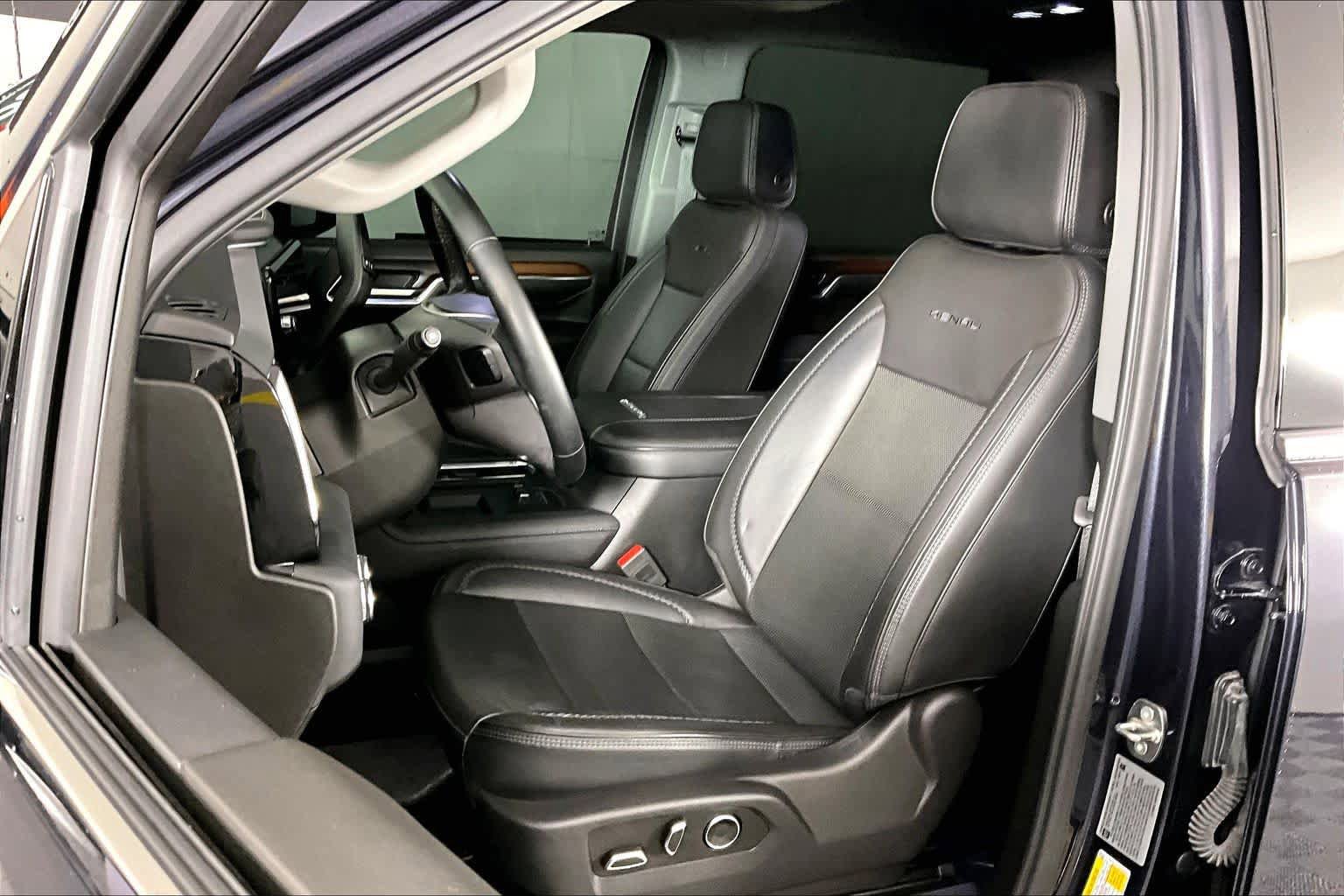 Used 2024 GMC Sierra 3500 Denali w/ Denali Reserve Package AWD/4WD image 8