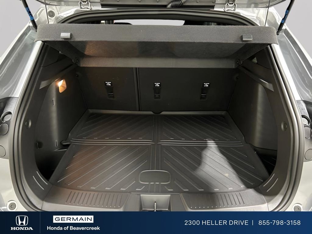 Used 2025 Chevrolet Trax RS w/ Sunroof Package FWD image 26