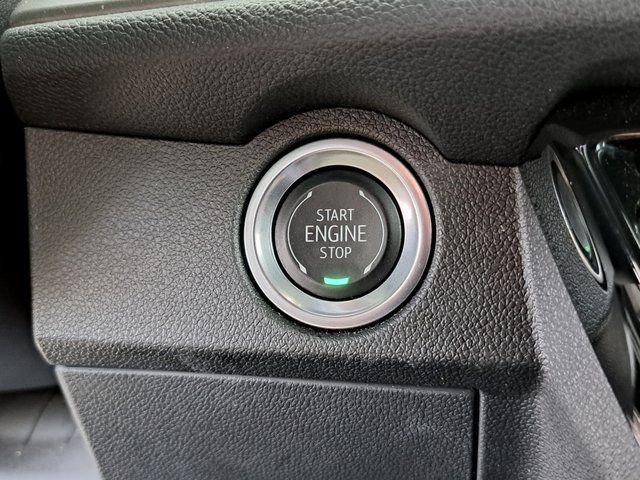 Used 2025 Chevrolet Traverse LT image 14