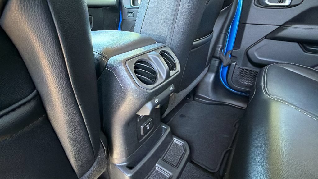 Used 2021 Jeep Wrangler Unlimited Sahara AWD/4WD image 16
