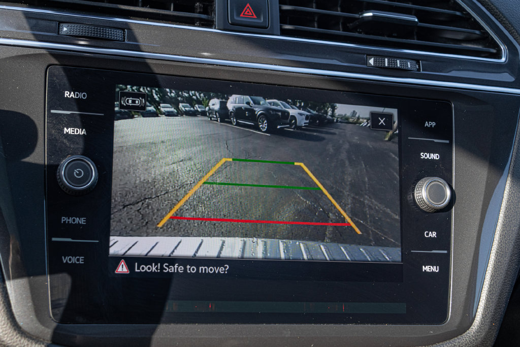 Certified 2023 Volkswagen Tiguan SE w/ Panoramic Sunroof Package FWD image 18