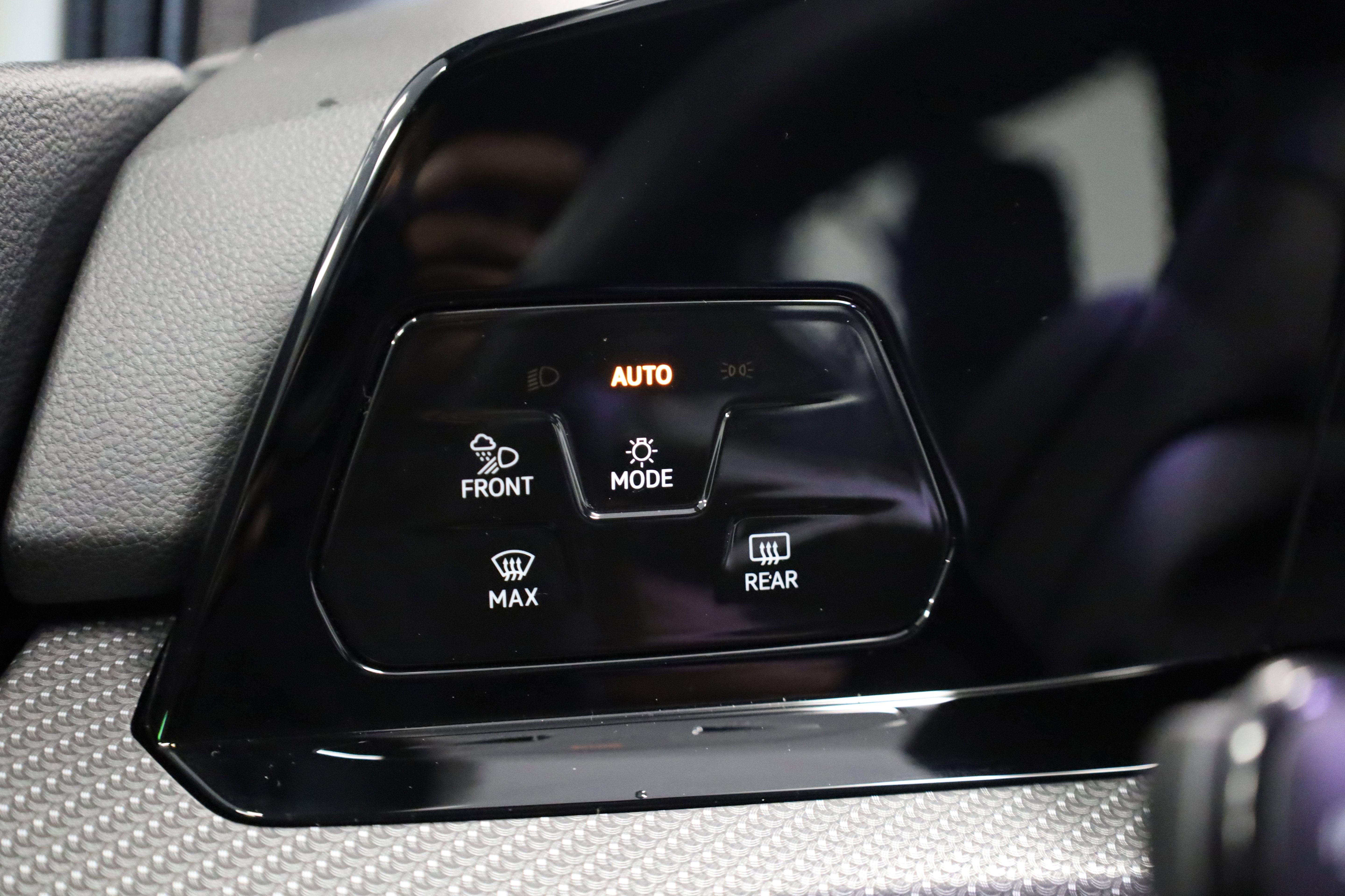 Used 2024 Volkswagen Golf R image 19