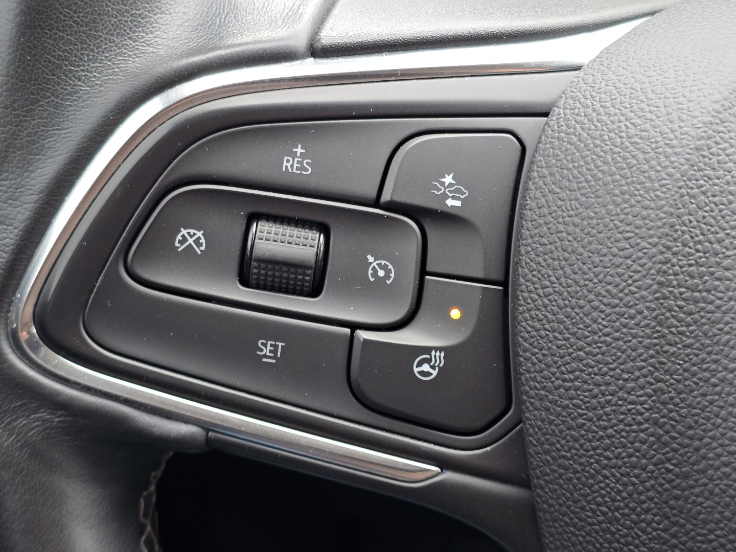 Used 2023 Buick Envision Essence image 13