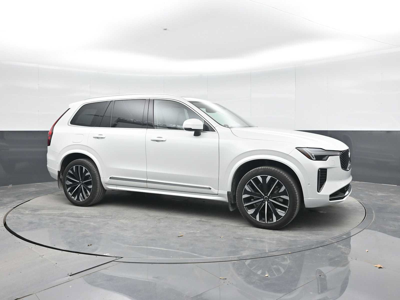 Used 2026 Volvo XC90 B6 Ultra w/ Protection Package AWD/4WD image 8