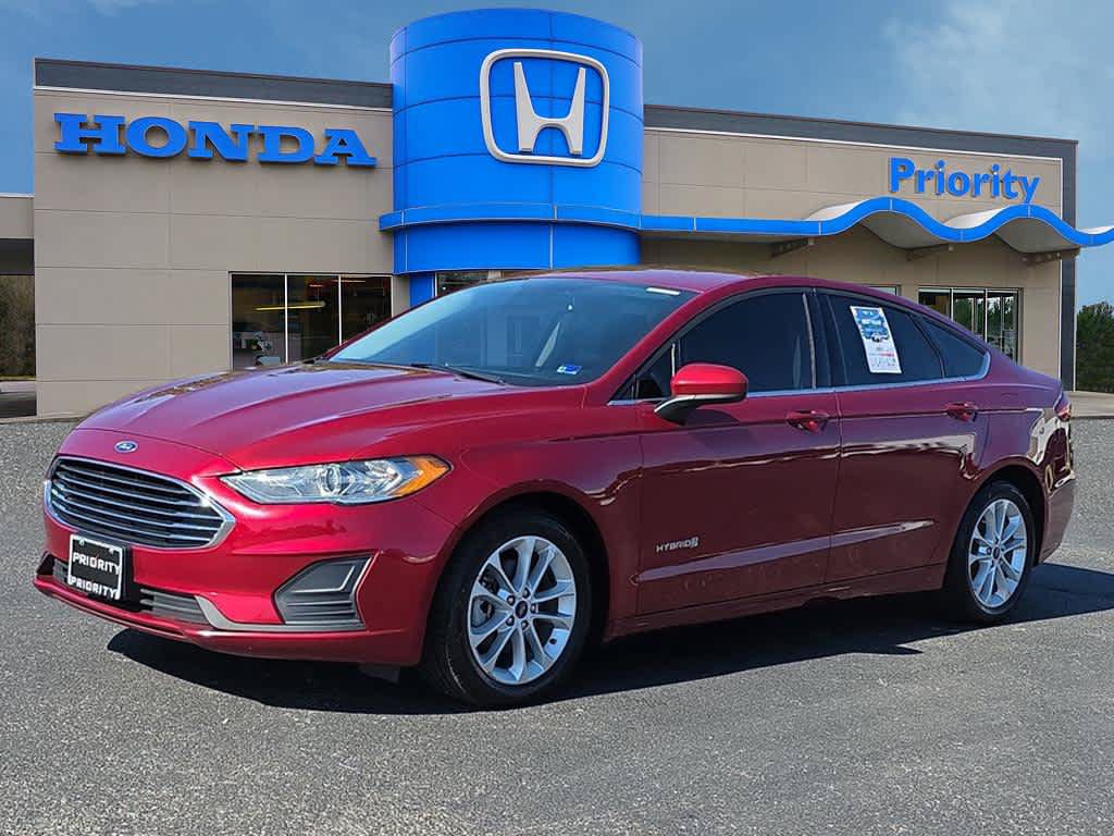 Used 2019 Ford Fusion SE FWD image 1