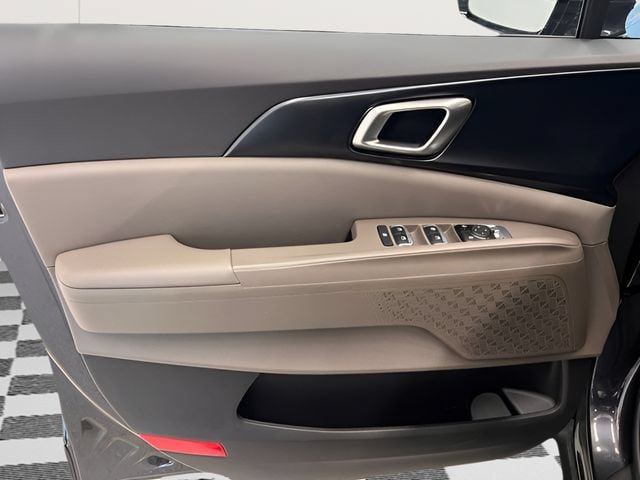 Used 2026 Kia Carnival FWD image 15