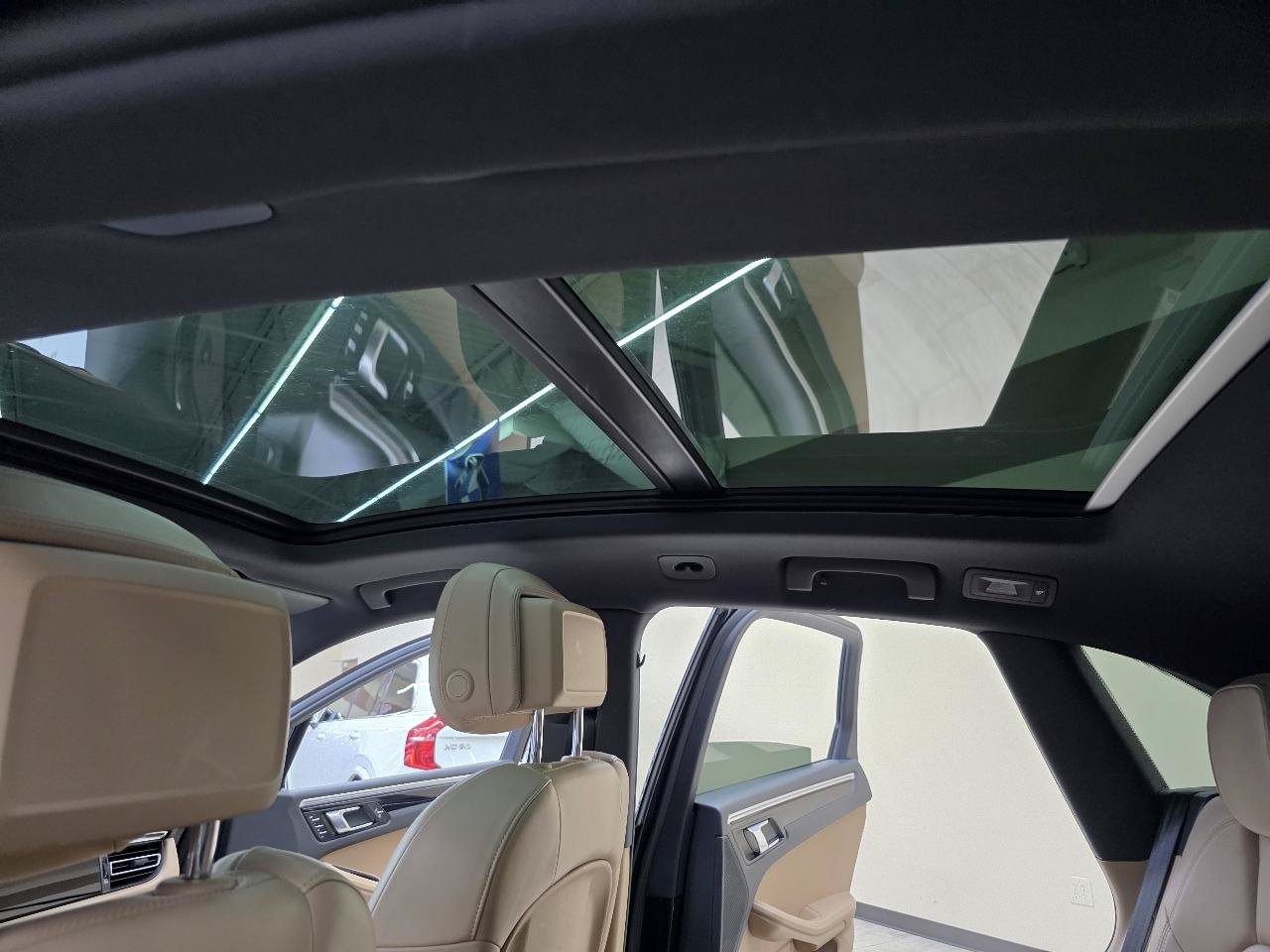 Used 2021 Porsche Macan AWD/4WD image 40