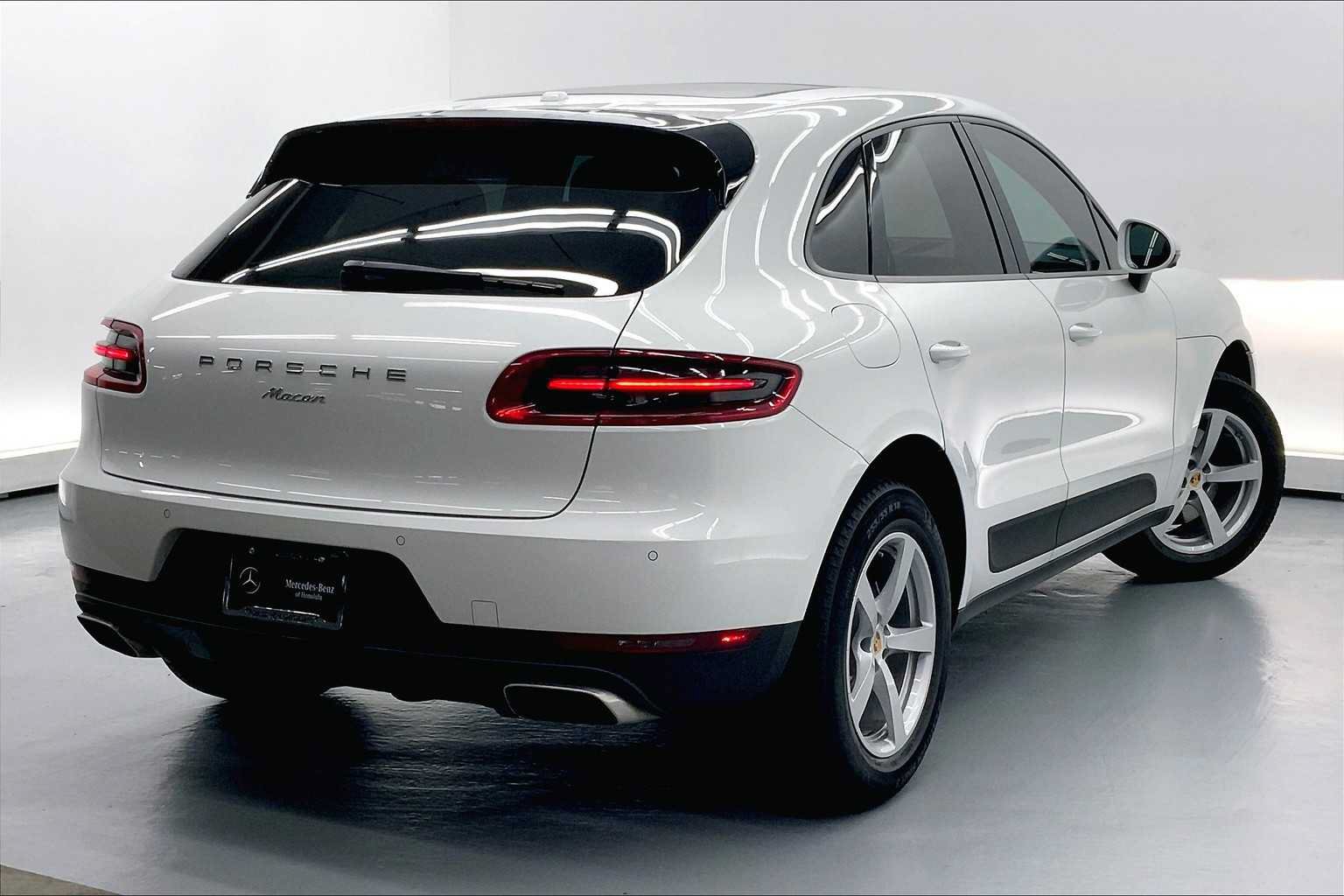 Used 2017 Porsche Macan AWD/4WD image 4