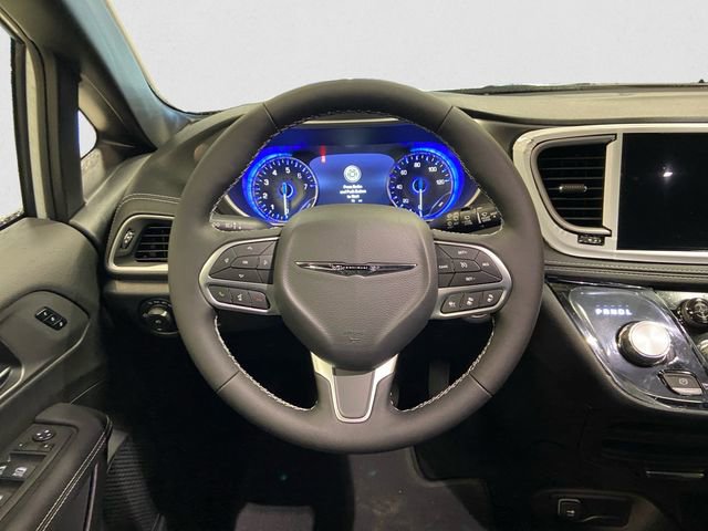 New 2026 Chrysler Pacifica Select image 13