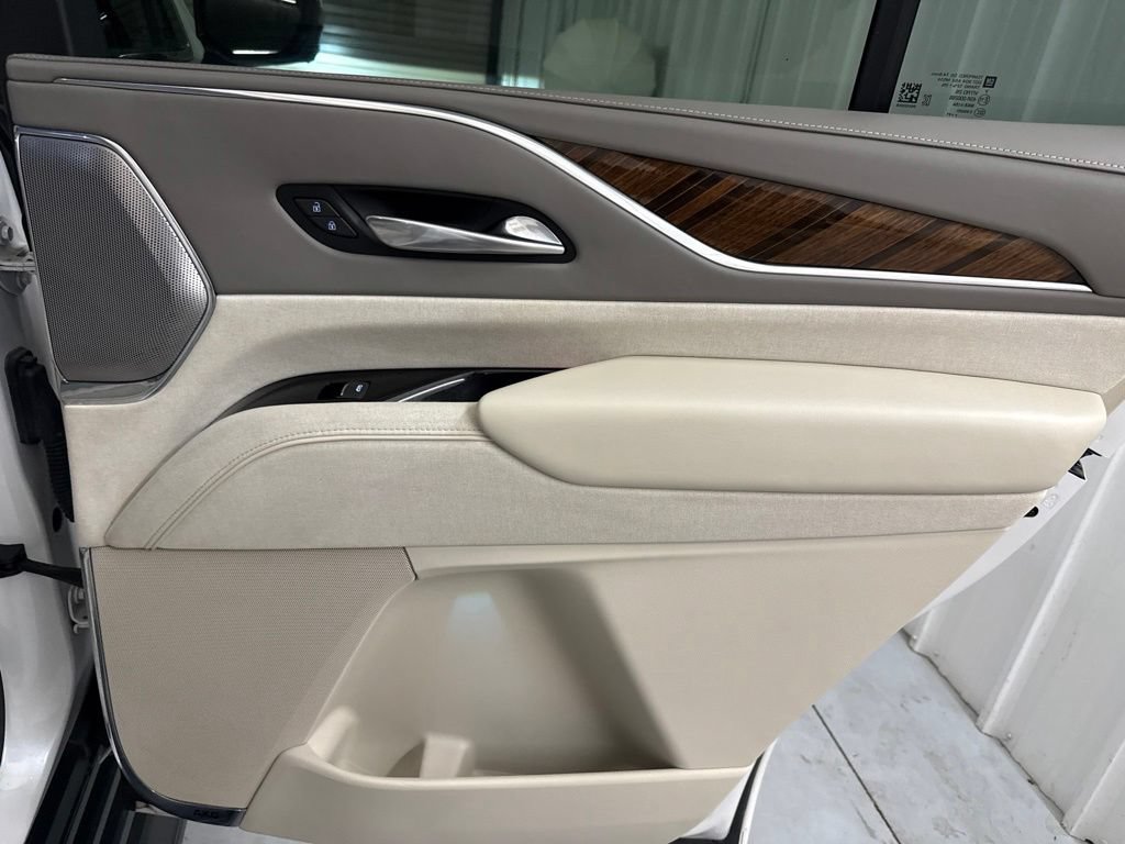 Used 2021 Cadillac Escalade Premium Luxury Platinum AWD/4WD image 18