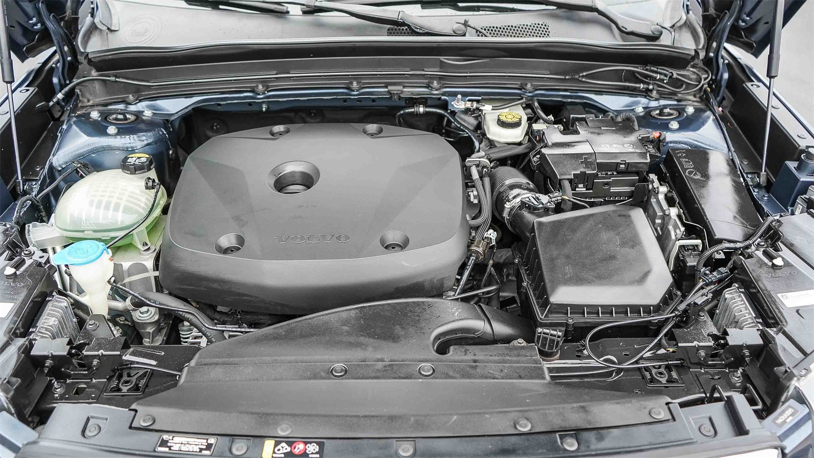 Used 2019 Volvo XC40 T4 Inscription image 26