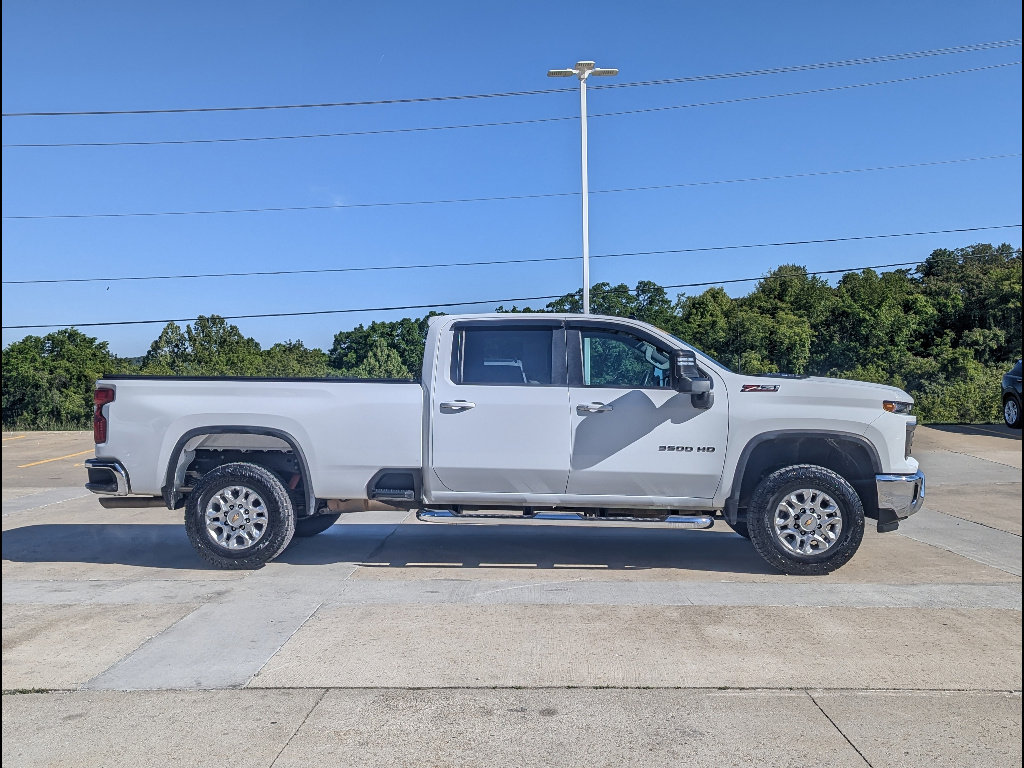 Used 2024 Chevrolet Silverado 3500 LT w/ Convenience Package AWD/4WD image 6