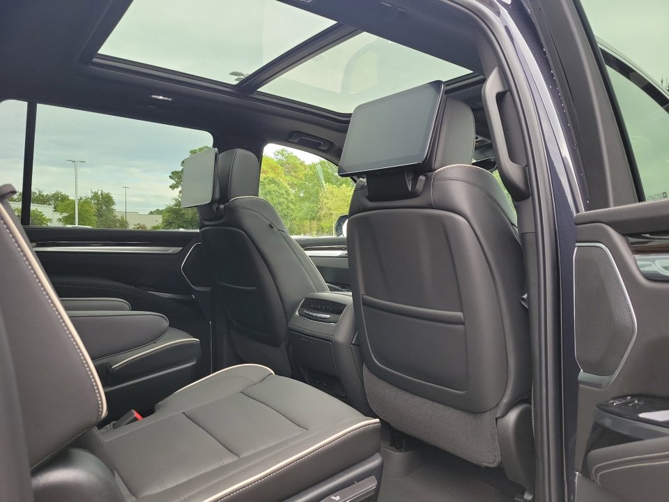 New 2025 Cadillac Escalade ESV Premium Luxury w/ Touring Package image 29