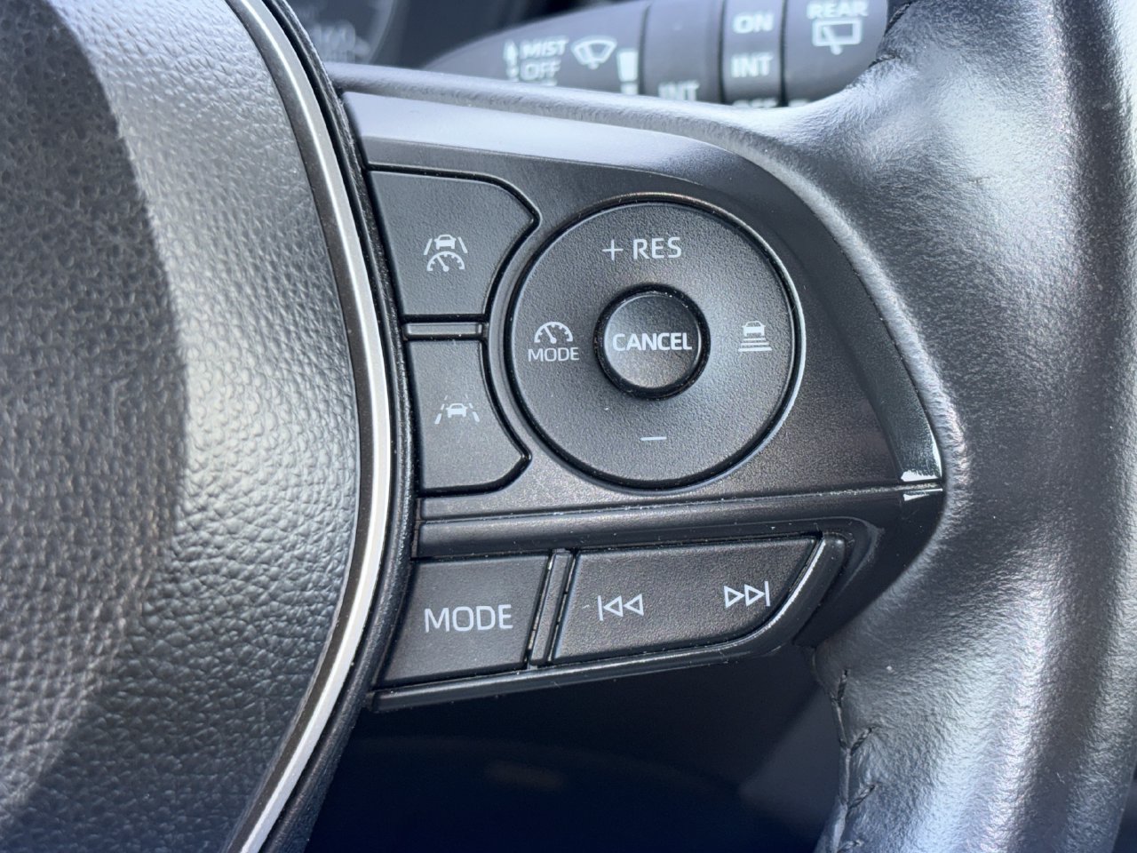 Used 2024 Toyota Corolla Cross LE AWD/4WD image 14