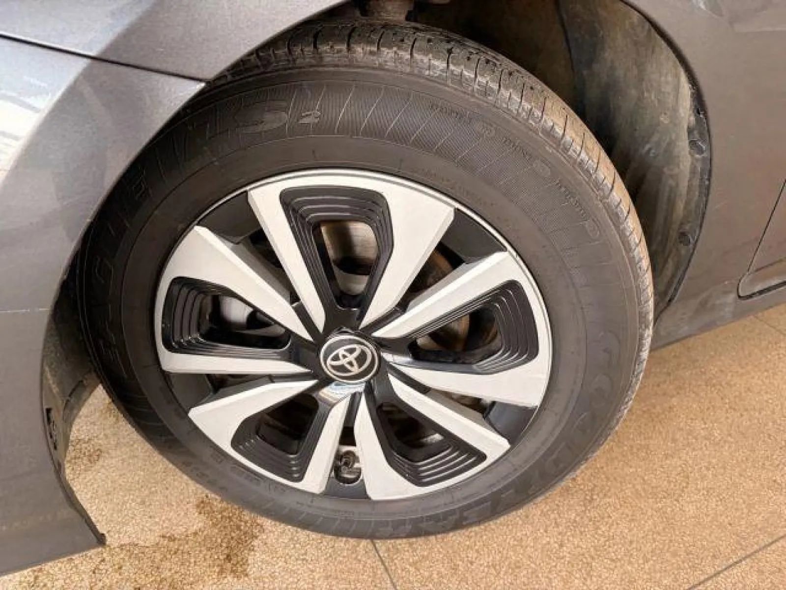 Used 2017 Toyota Prius Prime Premium FWD image 44
