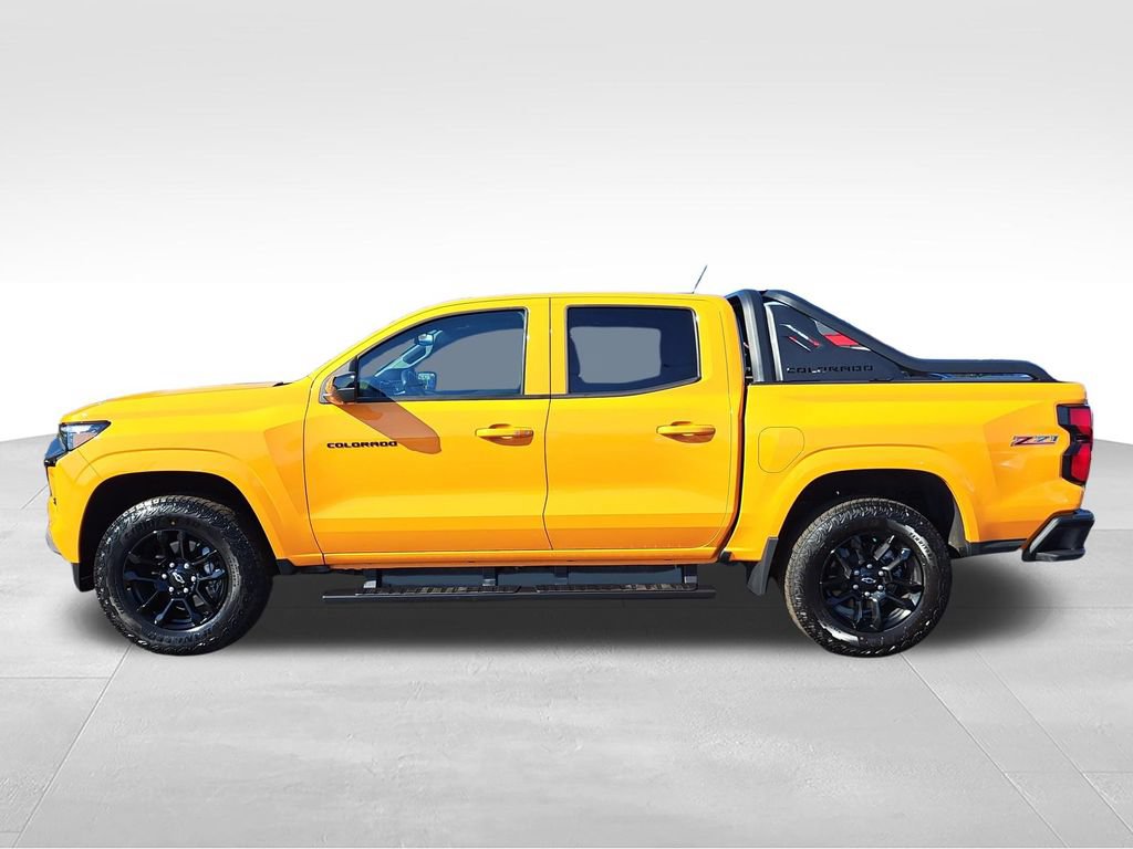 Used 2025 Chevrolet Colorado Z71 w/ Midnight Edition AWD/4WD image 2
