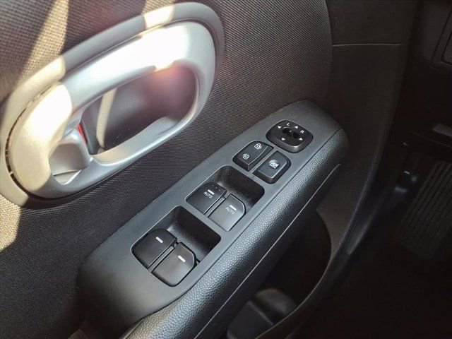 Used 2016 Kia Soul + image 21