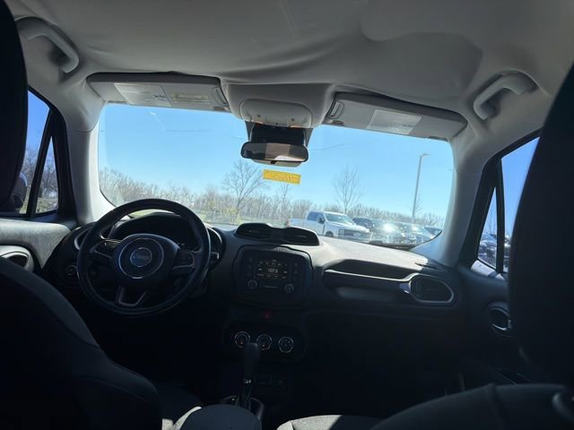Used 2016 Jeep Renegade Latitude FWD image 14